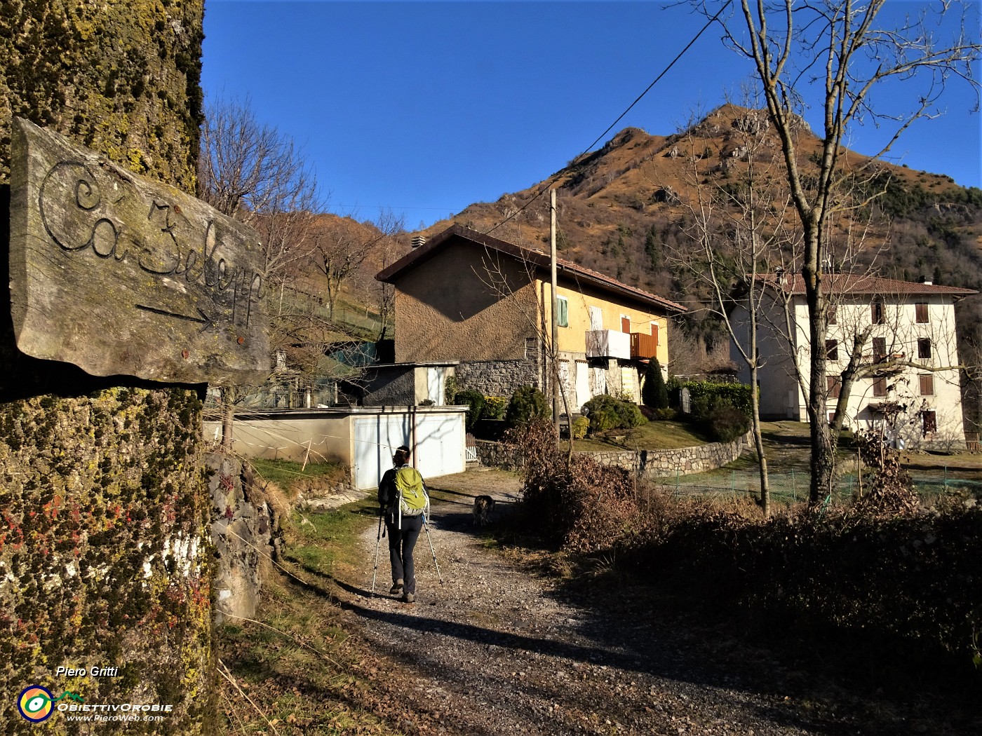 09 A Ca' Felepp (1073 m) sul sent. 598A per Lepreno.JPG